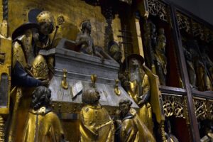 Rediscovering Apostolic Faith: The Old Mass Against the Tide